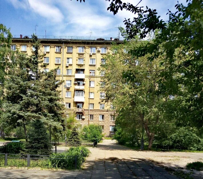 Квартира площадь кирова. Однушка саратовская. Киров улица пятницкая 32. Кировская площадь ленинград. Квартира 2-х комнатная курск уфимцева 17.