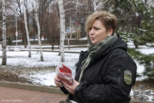 Женщины волонтеры на донбасс. Крест Союза добровольцев Донбасса.