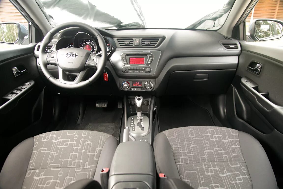 Kia Rio и Ford Fiesta. Сравнение - KIA Rio (3G), 1,4 л, 2014 года рейтинг и прод
