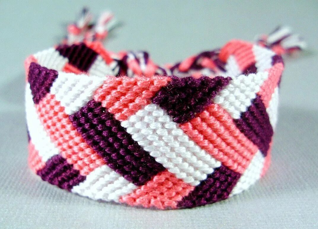 Браслеты фенечки. Фенечки. Фенечки. Браслет из ниток. Фенечки широкие.