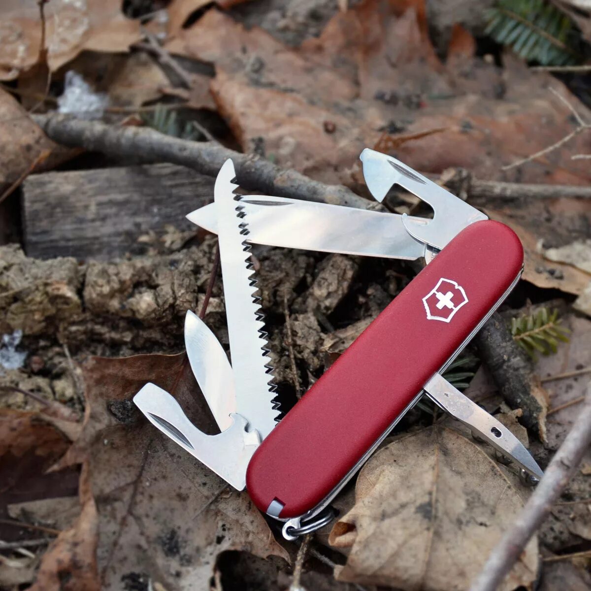 Швейцарский нож оригинал. Victorinox Swiss Army Knife. Нож Victorinox Huntsman. Швейцарский армейский нож Victorinox. Швейцария ножи Викторинокс.