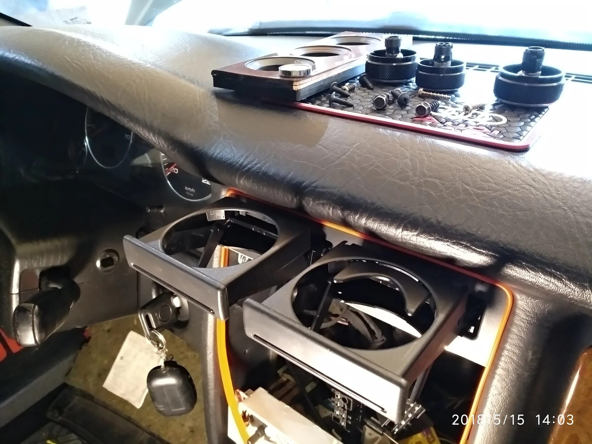 Подстаканник ауди а6 с5. Подстаканник audi 80 b4. подстаканник а6 с5. задний подстаканник ауди а6 с5. подстаканник в консоль ауди а6 с5.
