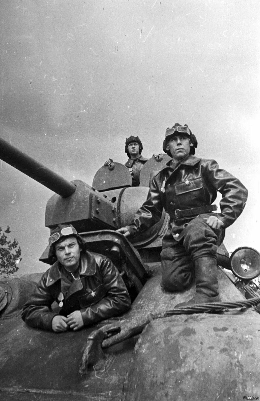 Т34 экипаж. Экипаж танка т-34. великая отечественная война танк т 34. экипаж т34. т-34 1-й гвардейской танковой бригады.