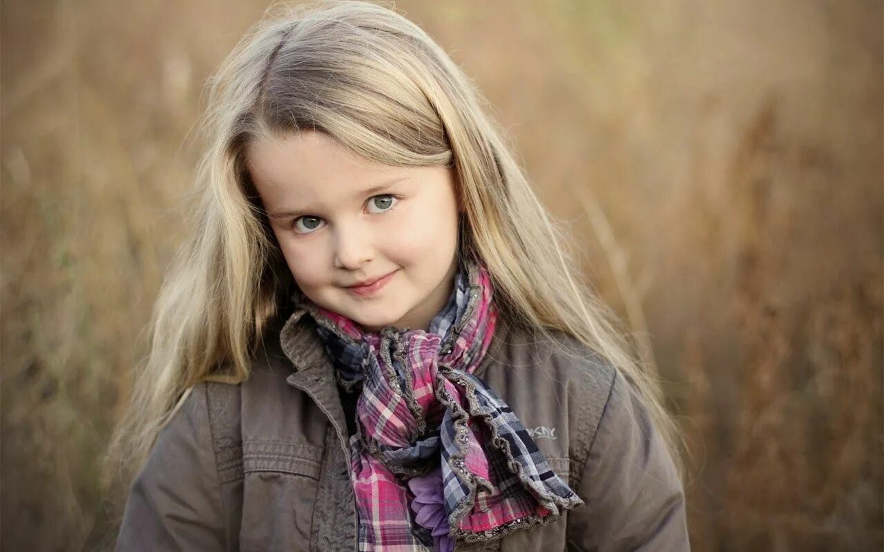 Анна погосова. Ребенок девочка. Девочка девяти лет. Девочки н б. Прическа на выпускной в детский сад.