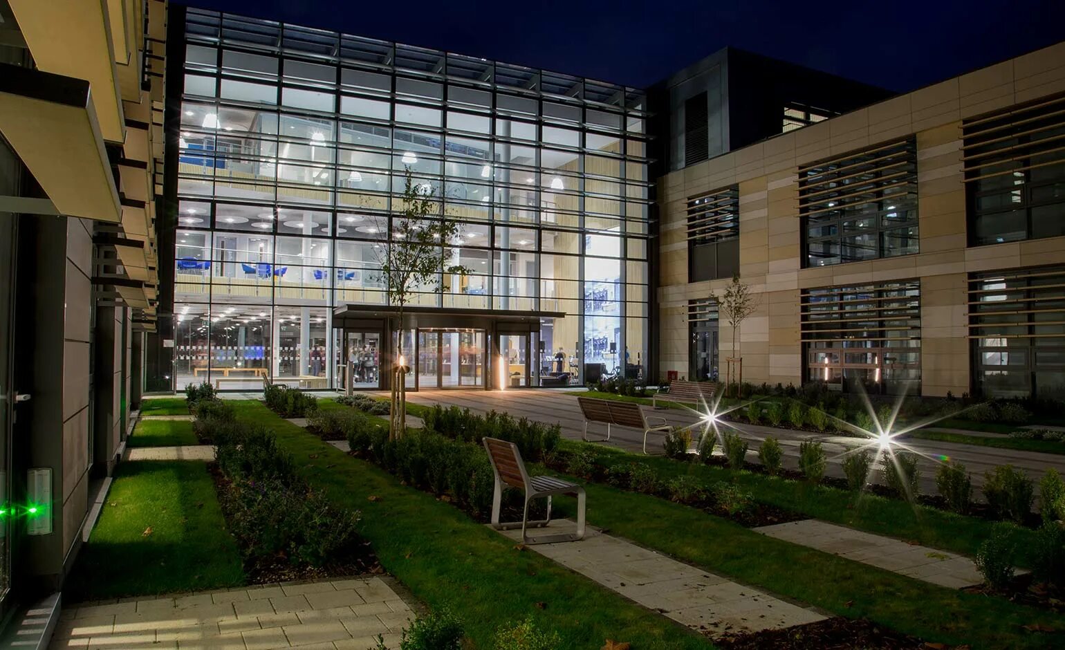 Chicago booth school of business. Кампус университета. Korea university business school. Стэнфордская школа бизнеса. Кембриджская бизнес-школа.