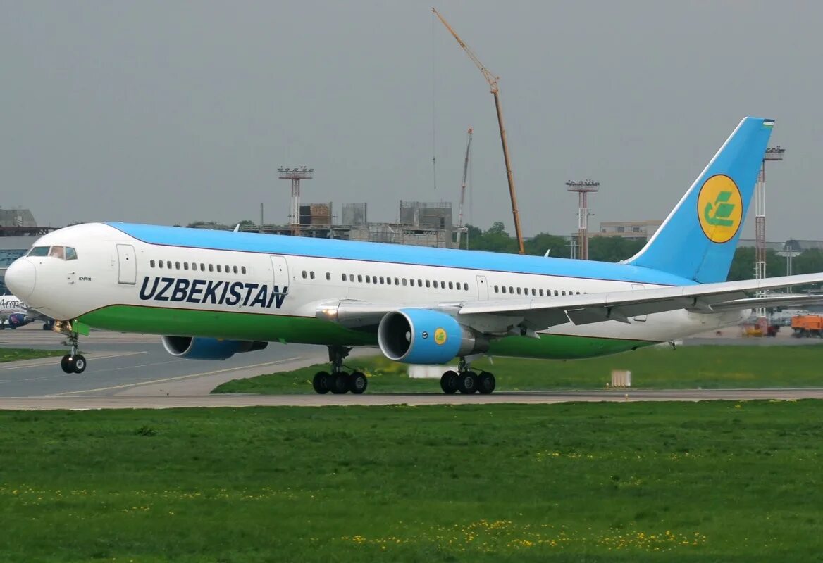 Узбекские линии. Боинг 767 Uzbekistan Airways. Боинг 767 300 Узбекистон хаво йуллари. Боинг 787 узбекских авиалиний. Боинг Узбекистан Эйрвейз.