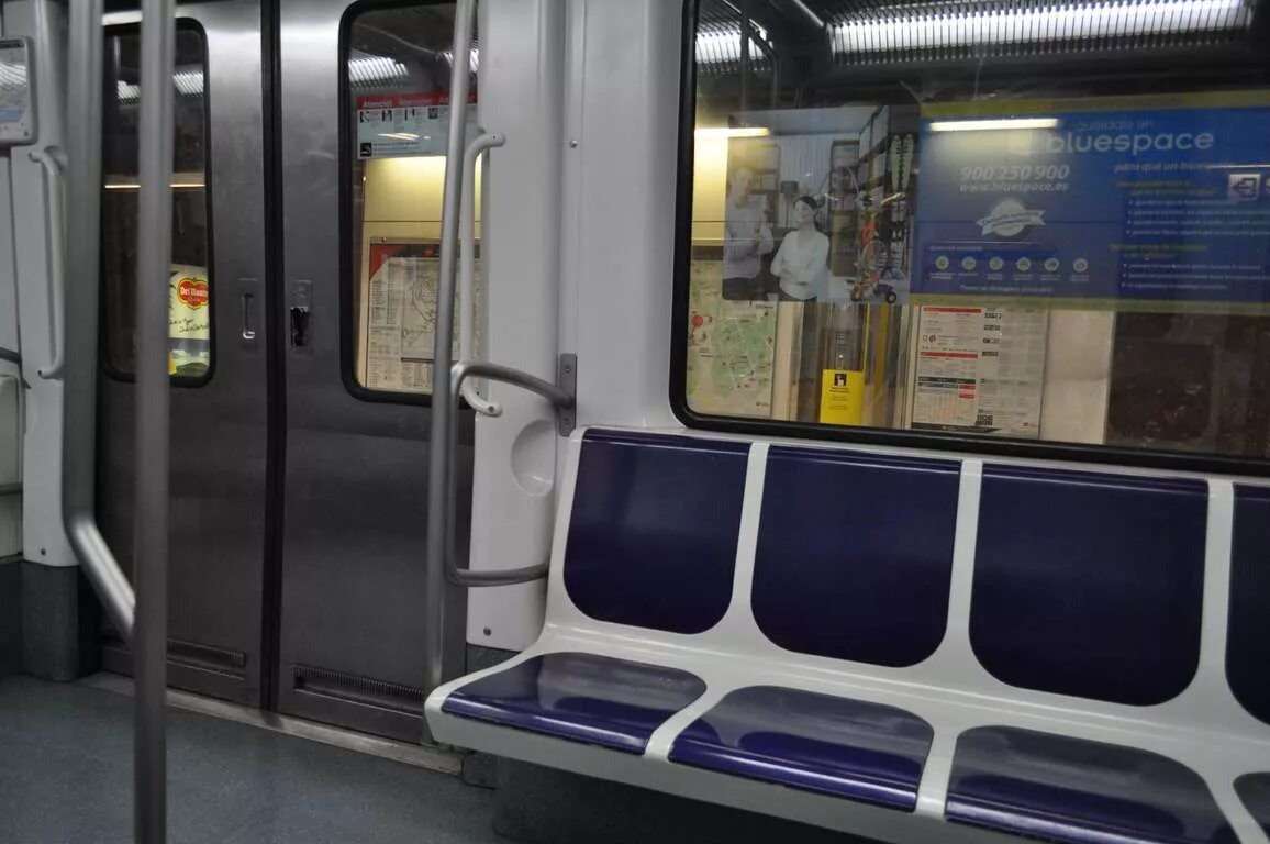 Перекресток с круговым движением. Пропустить изнутри. Кто должен уступить. Пропустить изнутри. Пропустить изнутри.