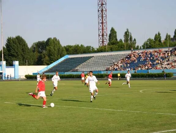 "Олимпия" Волгоград 1:3 "Краснодар-2000" - на фото: № 8 - Шевченко Максим, № 14 