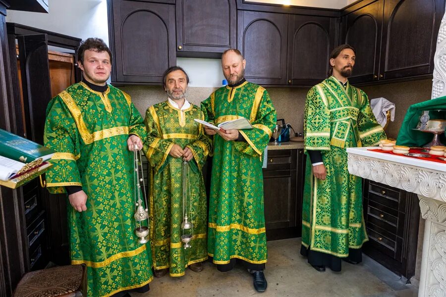 Расписание храма спиридона тримифунтского. Богослужение в храме спиридона. Службы в часовне спиридона тримифунтского расписание. Храм спиридона тримифунтского в смоленске. Храм спиридона тримифунтского в нагатинском затоне иконы.