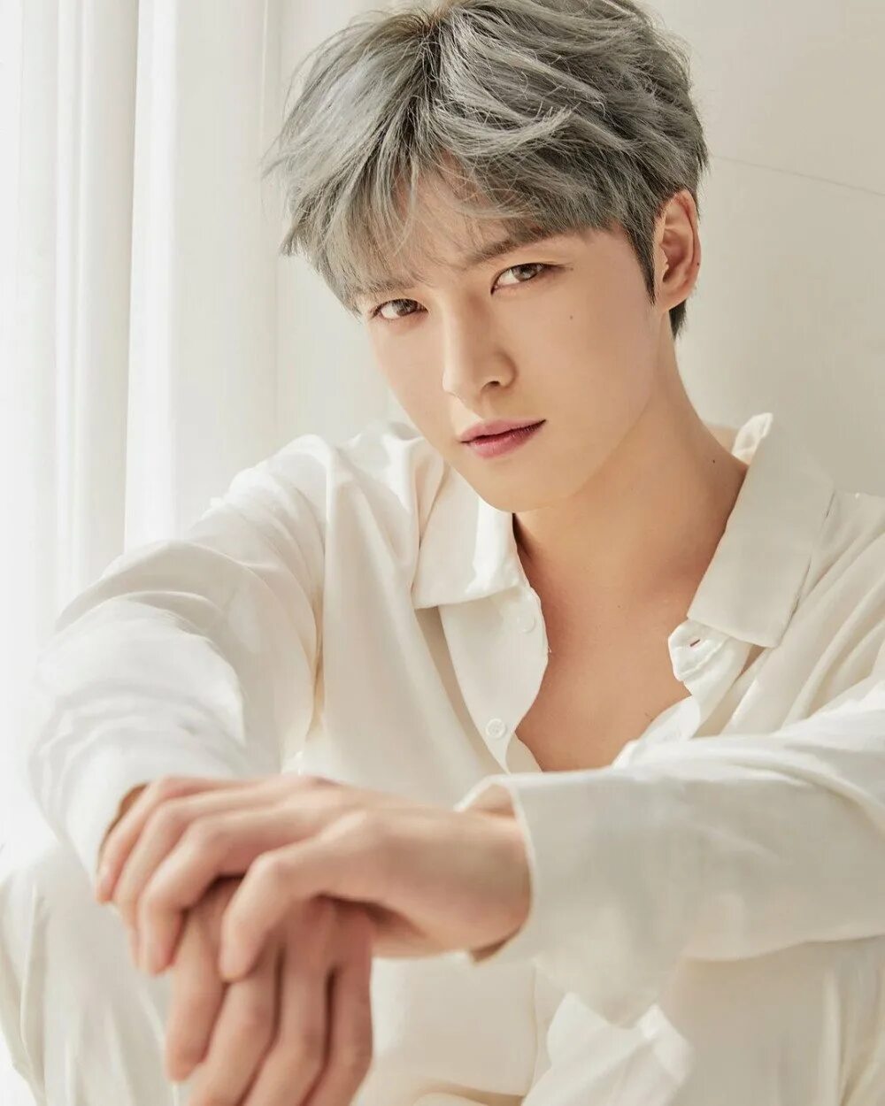 Китайцы блондины. Китаец блондин. светловолосые китайцы. китайцы блондины натуральные. голубоглазый китаец блондин.