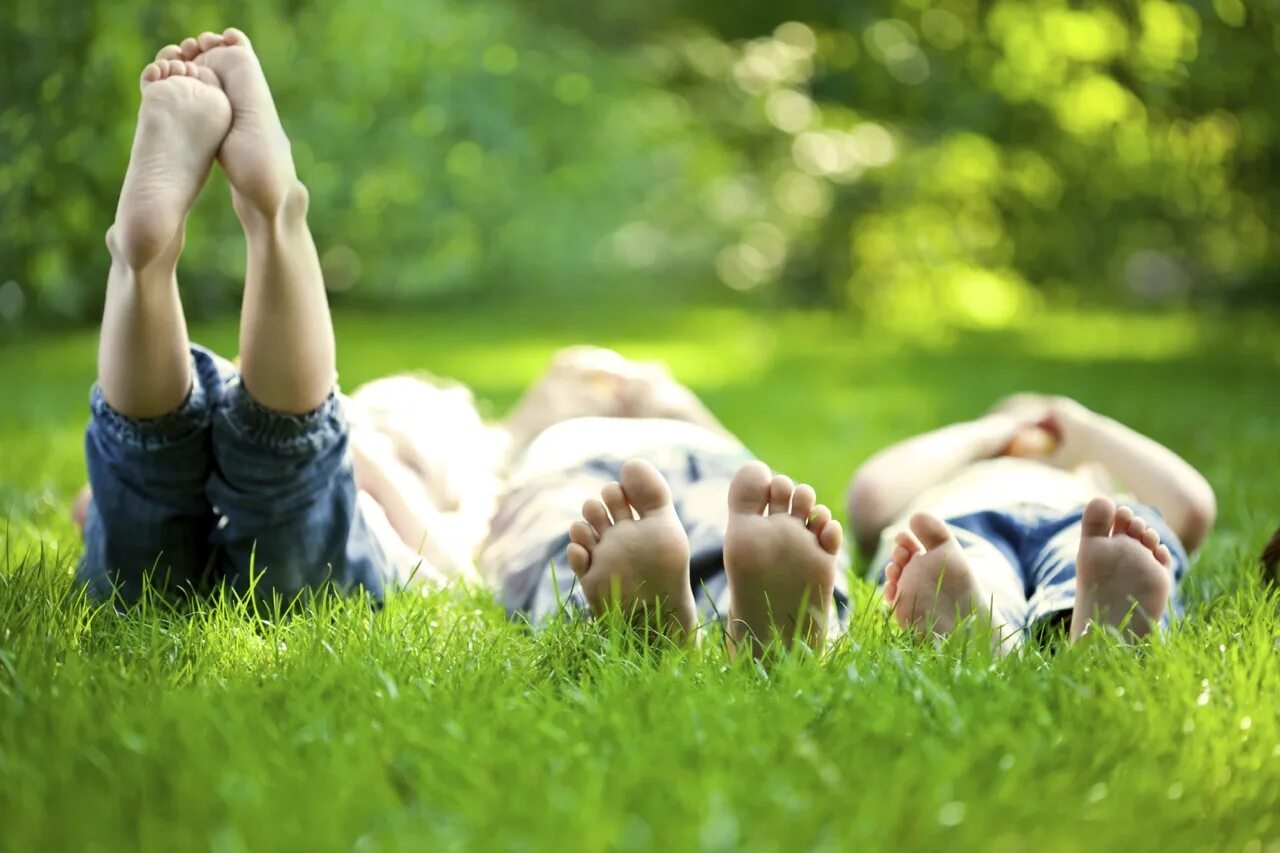 In summer or in the summer. Дети и природа. Лежит на траве. Лето дети. Человек на траве.