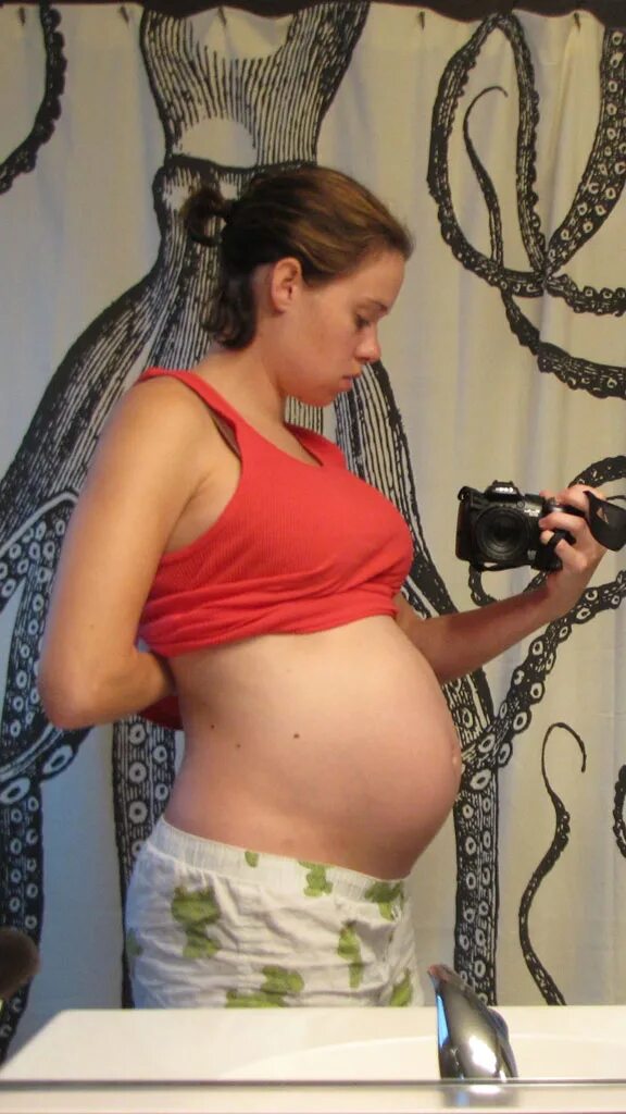 Что происходит с малышом 31 неделя. 31 Неделя живот. Живот беременных на 31 недели. Живот на 32 неделе беременности.