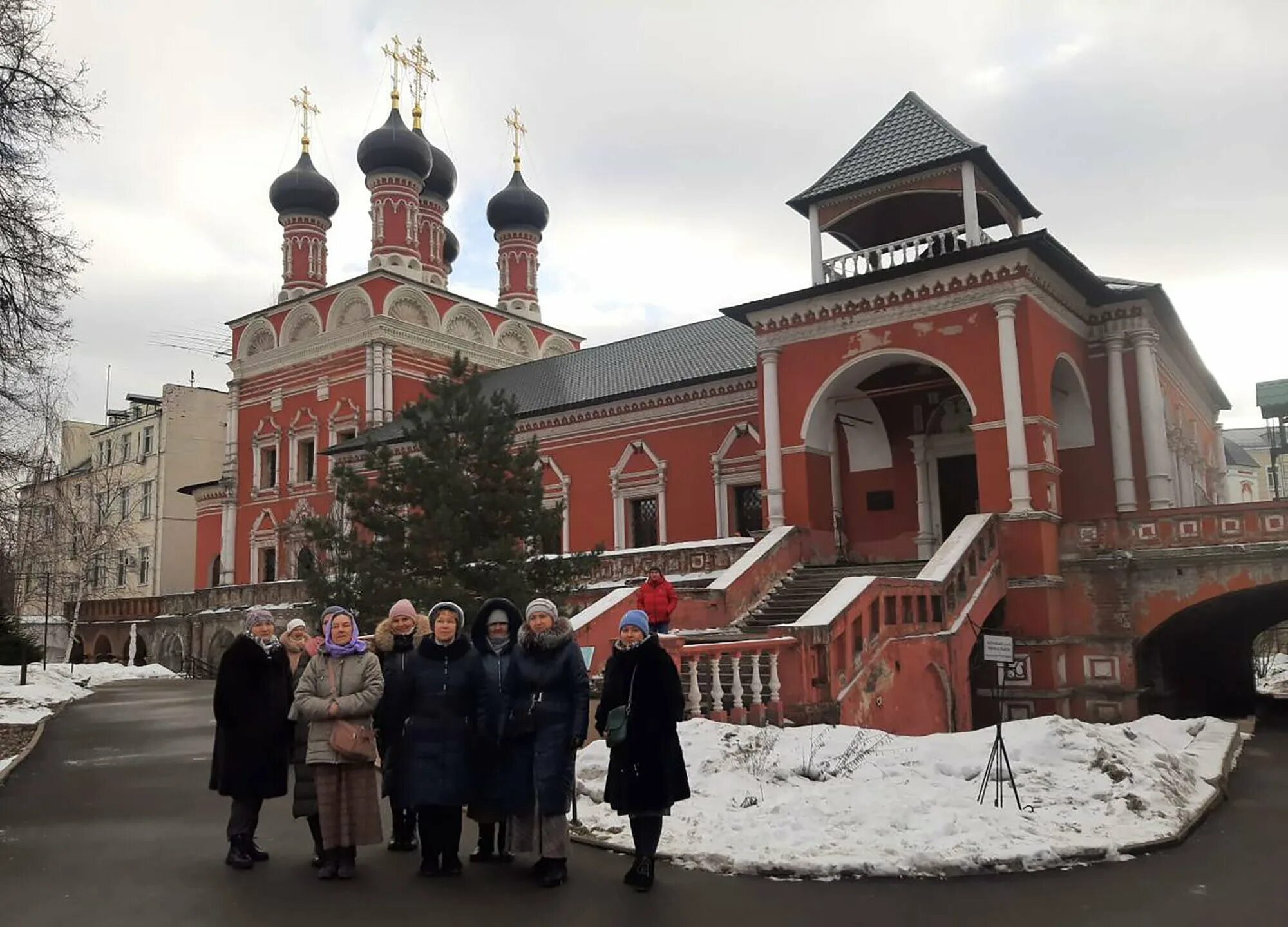 Православный монастырь 5. Епархия приходы монастыри. Паломничество по святым местам России. Богородск святыни. Сретенский монастырь население.