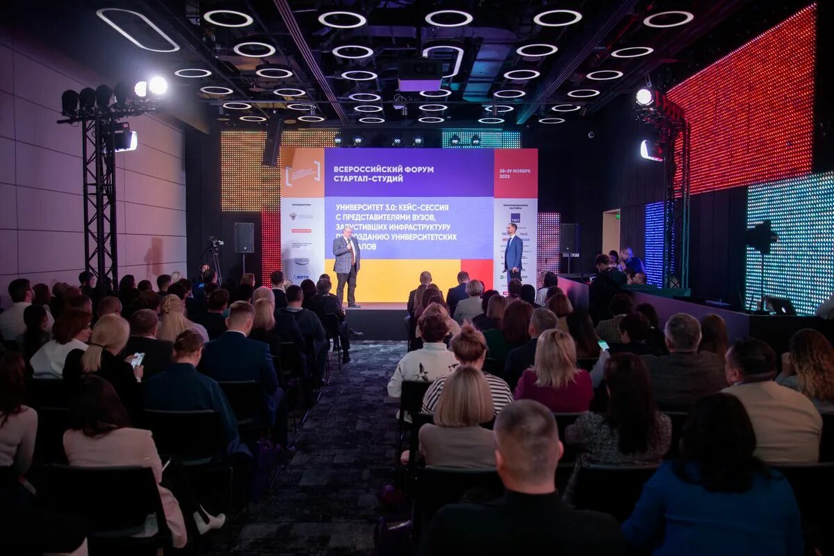 лига университетских стартапов. сколково. робот на всероссийский форум 2022. стартап студия университета. мультимедийная студия в школе.