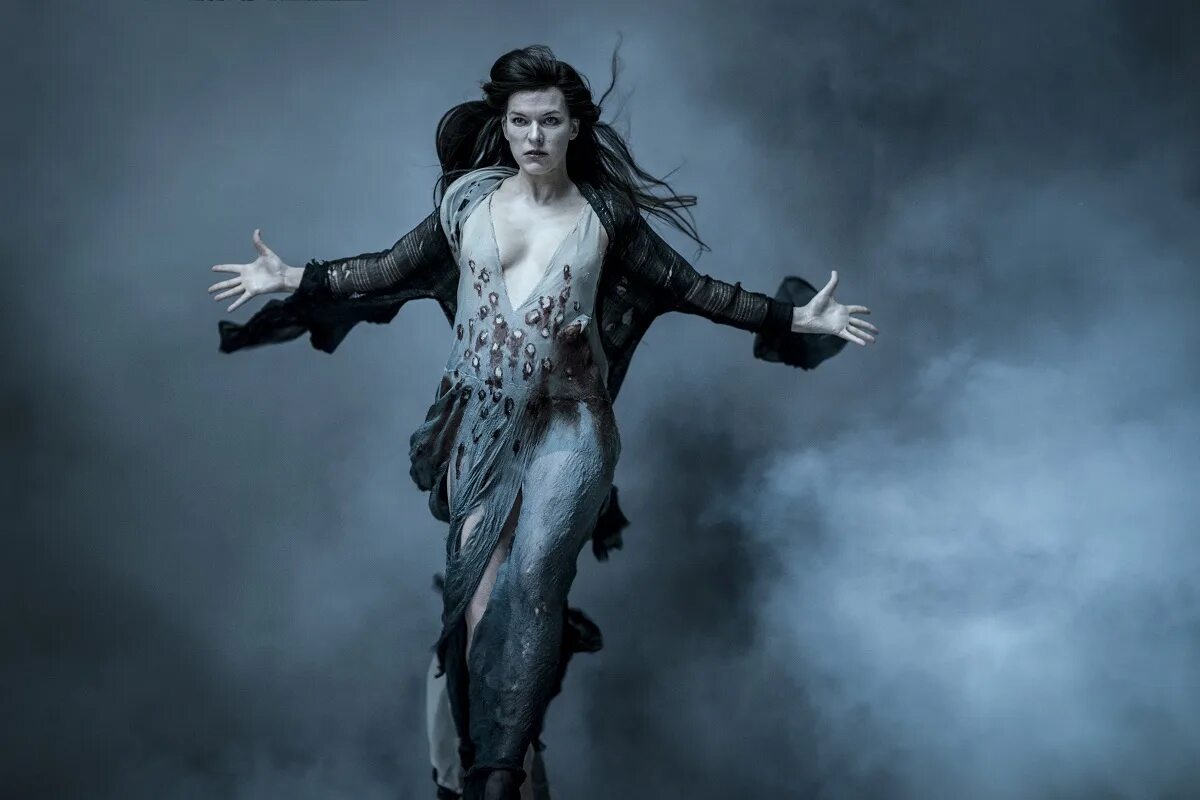 Хеллбой йовович. Хеллбой йовович. Хеллбой 3 милла йовович. Milla jovovich 2019. Милла йовович нимуэ кровавая королева.