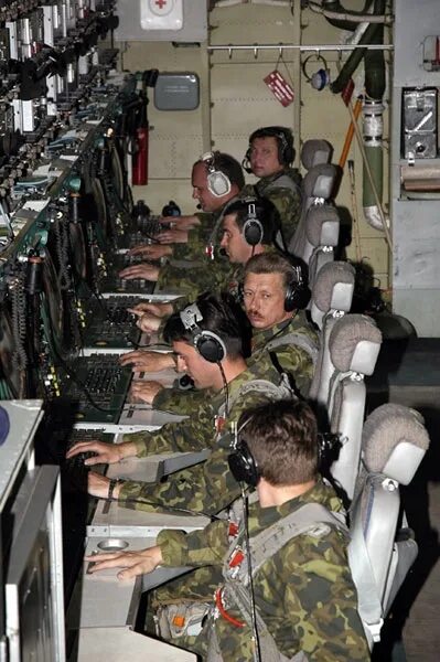 А 50у экипаж. А 50у экипаж. Дрло ил-76 а-50у. Самолет дрло а-50. А 50у экипаж.