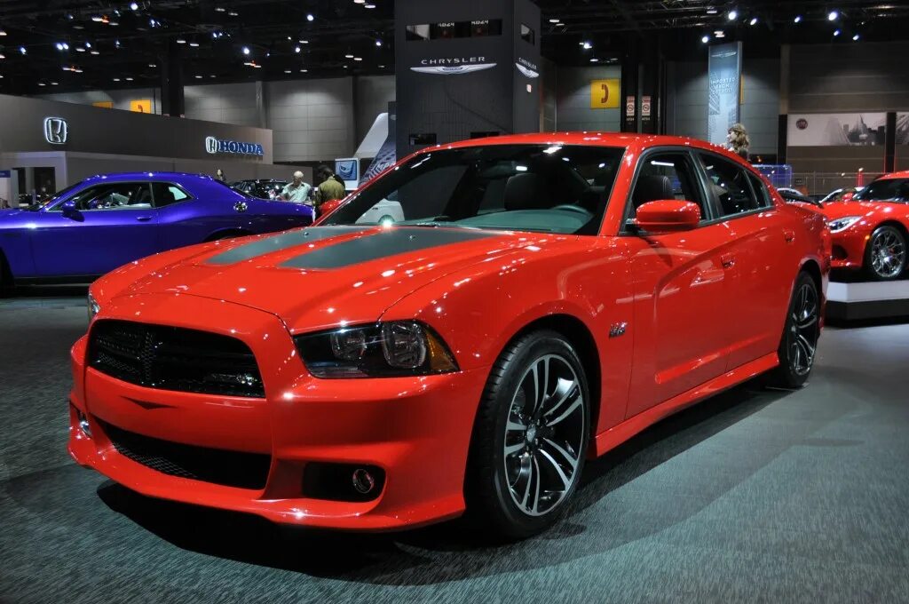 Додж 5 поколение. Dodge Charger srt8. Додж Чарджер srt8 2013. Додж Чарджер 2014. Dodge Charger srt8 2005.