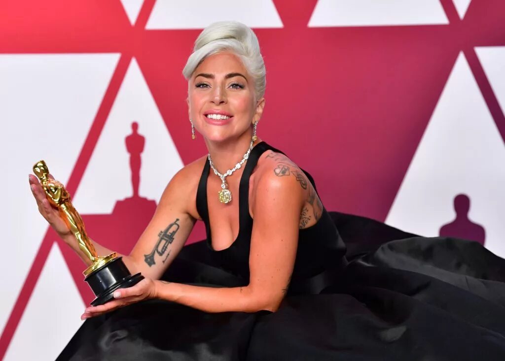 Гага оскар. Леди Гага Оскар 2019. Минелли певица 2022. Лайза Минелли Оскар 2022. Леди Гага Оскар 2019 фото.