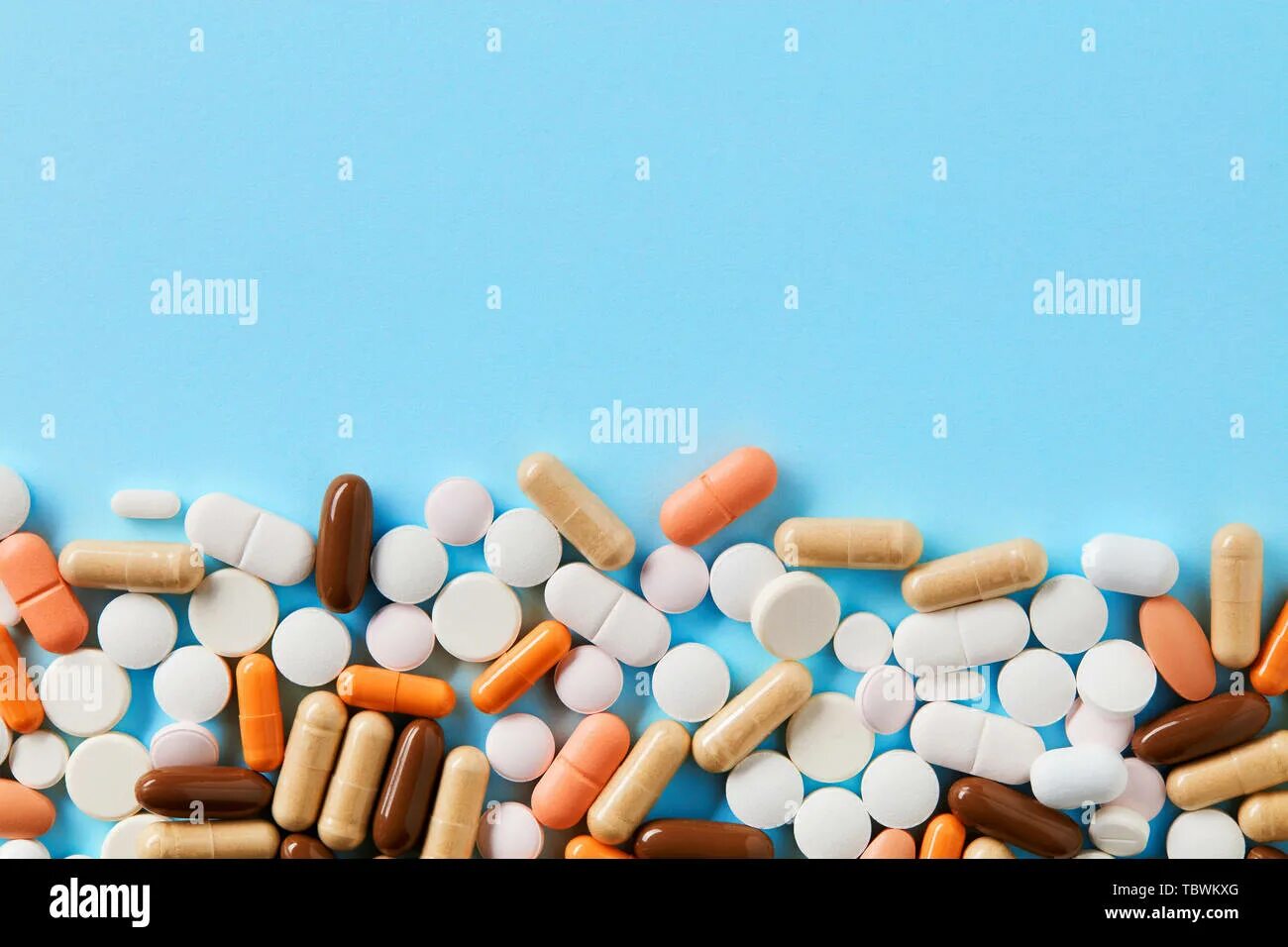 Разноцветные таблетки на белом фоне. Tablet or Pill. Pill Tablet разница. Разноцветные таблетки клип. Включи разноцветные таблетки speed up