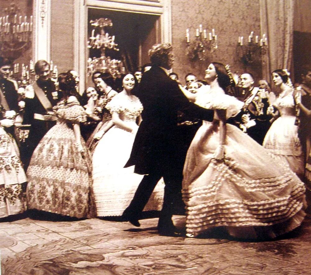 Как называется благотворительный бал мышковской 1896. Бал 1890 юсупова. изумрудный бал 1888 года в петербурге. бал 19 века англия. императорский бал 19 века.