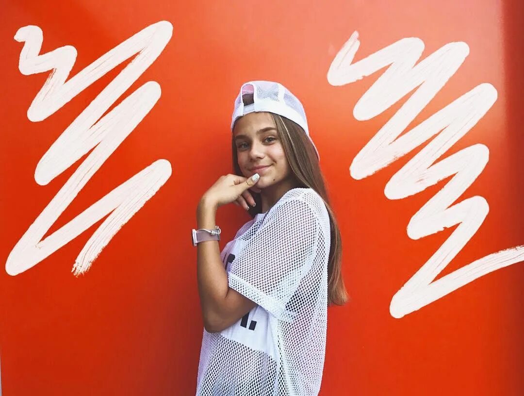 Катя адушкина книга обложка. Про катю адушкину. Катя адушкина 2018. Катя анушкина. Катюша адушкина.