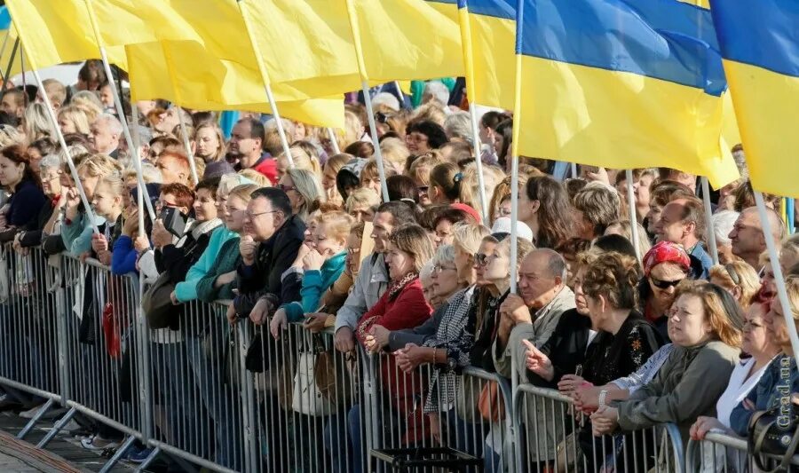 Украинцы перепись. Население Украины. Украина флаг и население. Центральная Украина население.