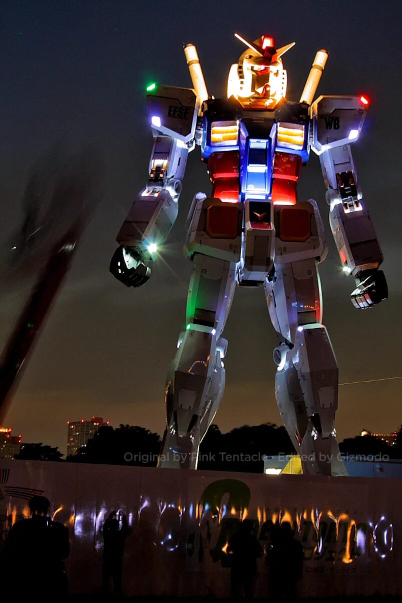 Самого дорогого робота. Статуя Гандама. Огромный робот. Гигантский робот. Самый большой робот.