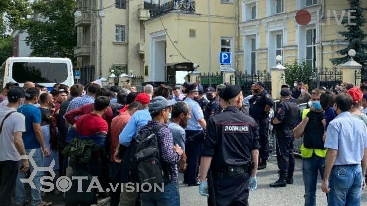 Консул Таджикистана в Москве. Посольство Таджикистана в Москве. ЗАКС посольство Таджикистана. Митинг в Москве у посольства Таджикистана. Таджики в москве беспредел сегодня