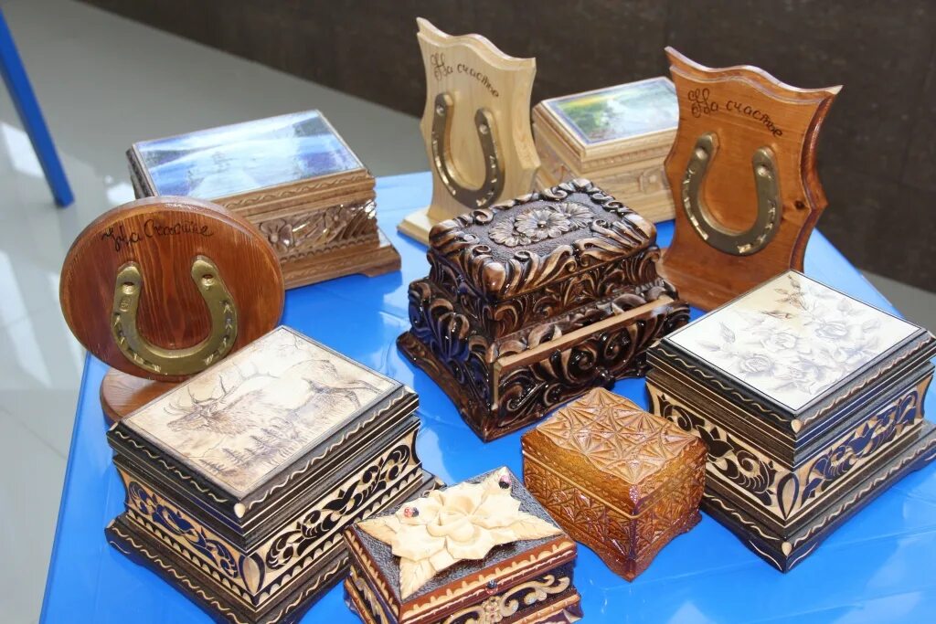 Изделия выполнены. Выжигание по дереву шкатулка. Изделия выполнены. Оружейная палата кремля 17 век. Виды росписи игрушек.