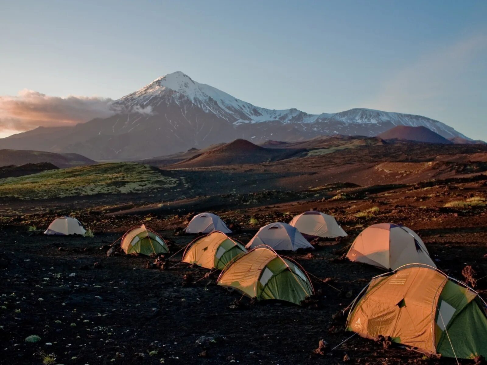 Авачинский вулкан восхождение. Вулкан ключевская сопка. Корякский вулкан камчатка. Гора верблюд петропавловск-камчатский. Вулкан отдых.