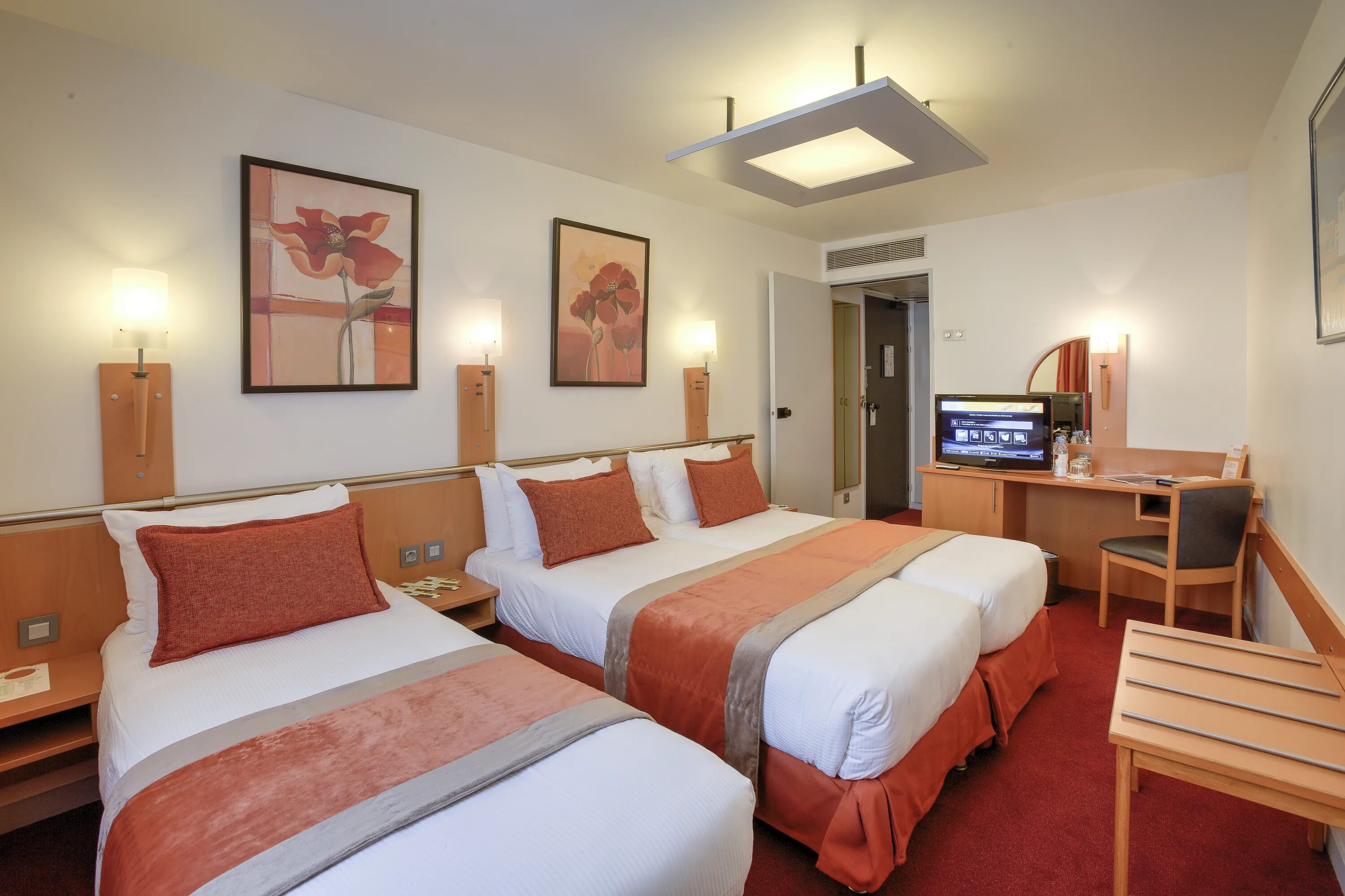 Dbl номер в отеле это. Triple room. Dbl номер в отеле это. Вашингтон dc downtown фото. Dbl- double room (дабл рум).