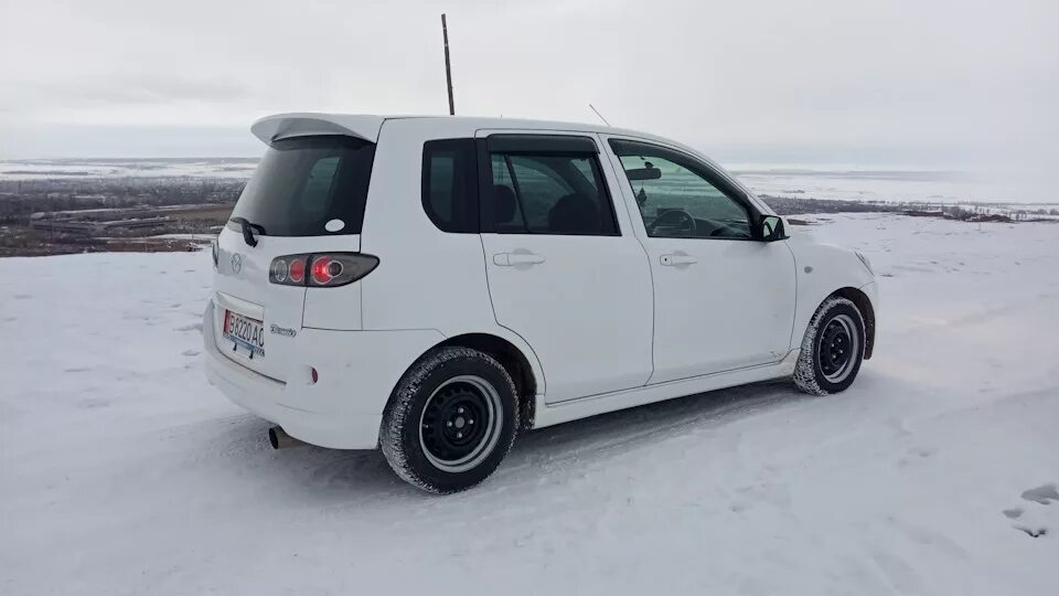 Купить демио владивосток. Диски 14 Mazda Demio. Mazda Demio разварки. Диски литые Мазда Демио 2003. Мазда Демио 2002 на дисках.