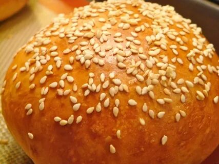 Соус сыр все на булочке с кунжутом