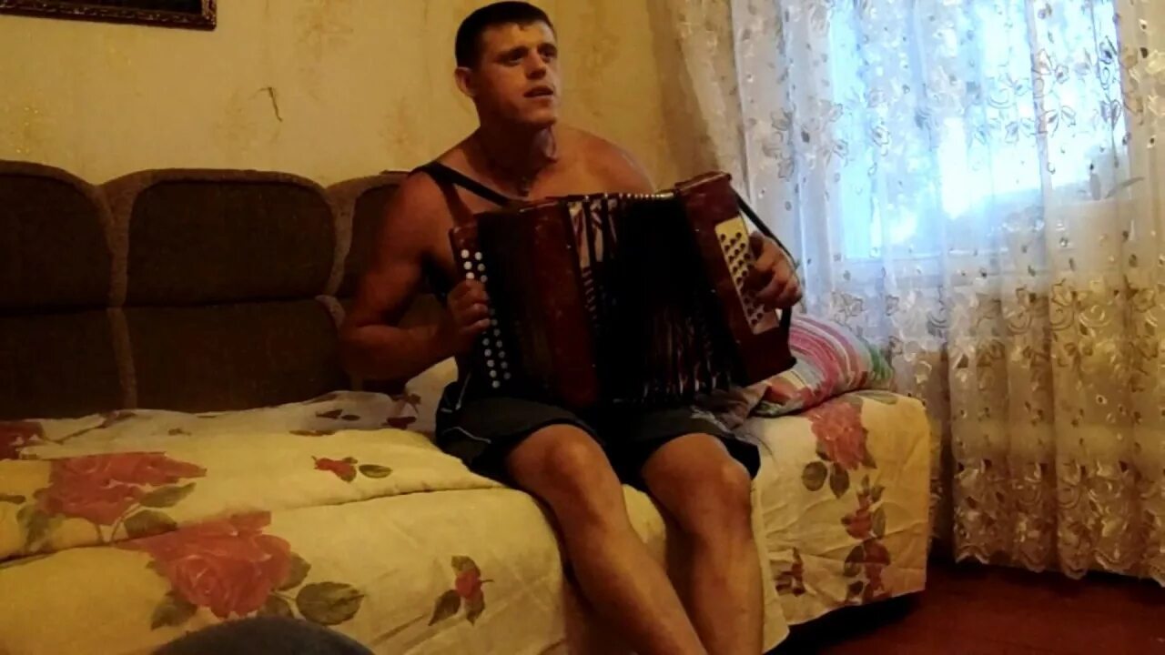 Песня над долиной расстилается
