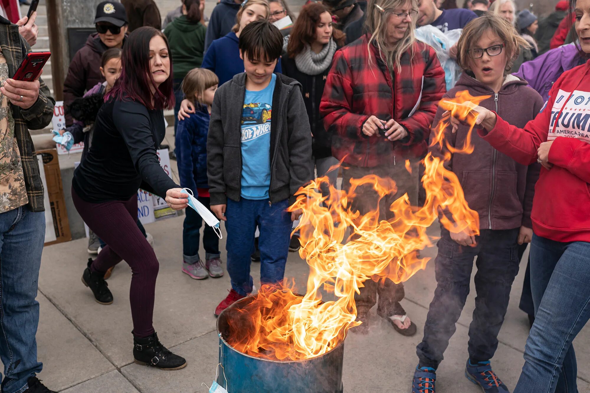 Burn against. Массовое сожжение женщин. Черный огонь. Burn against. Burn against.