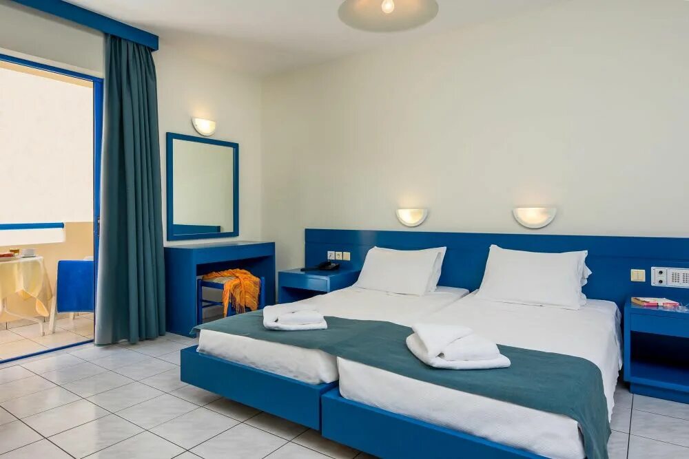 Central hotel 3. Hersonissos central 3. Ночной херсониссос крит. Liberty central отель нячанг. Стамбул отель centrum 3 отзывы.