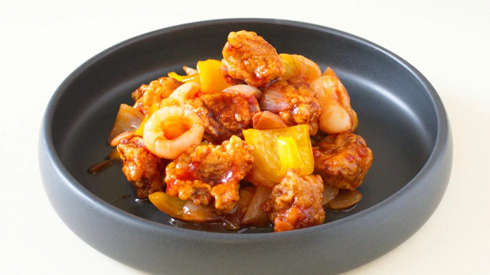 Sweet and sour. Sweet and Sour Pork. Свинина по кантонски. Курица по кантонски. Лапши курица по кантонски.