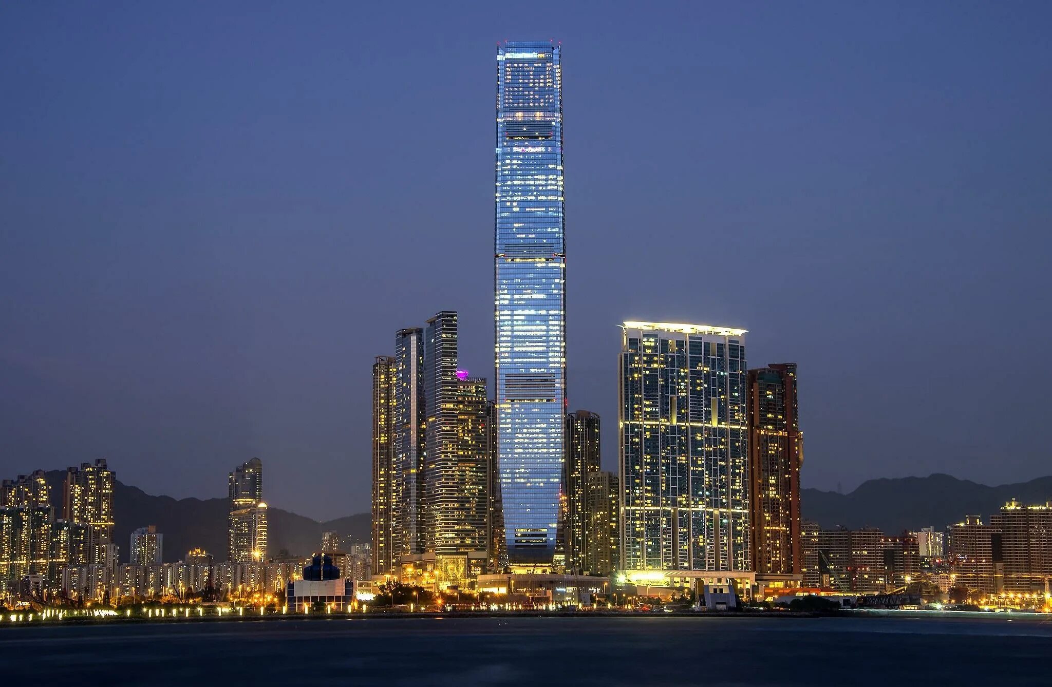 Гонконг здания. Международный коммерческий центр (international commerce centre) гонконг. международный финансовый центр небоскрёб в гонконге. небоскреб гонконга скайскрепер. международный коммерческий центр (484 м). гонконг, китай.