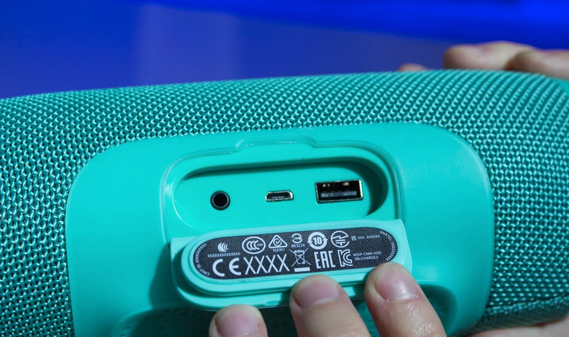 Колонки с usb портом. Колонка jbl экстрим китайская. Колонка джблей с флешкай на 10 лет. Схема колонки jbl charge 2. Jbl charge 3 разъем.