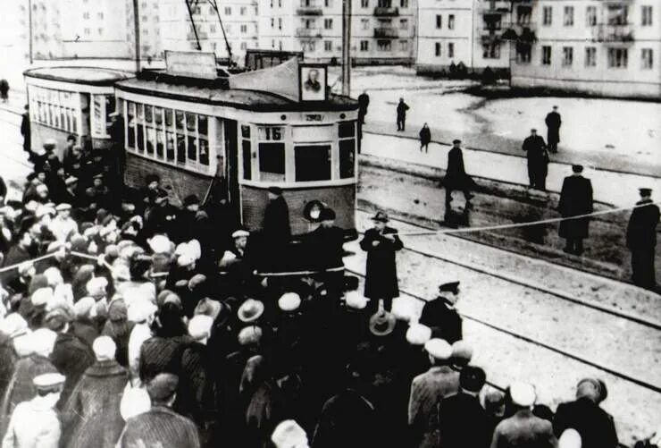 Трамвай куйбышева. Первый Самарский трамвай. Первый трамвай в Самаре 1915 год. Самара 1945 год трамвай. Самара трамваи 19 века.