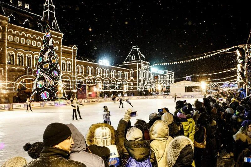 Гум каток сейчас. Площадь революции каток гум. До какого числа работает гум каток. Гум-каток 2016-2017. Каток центре москвы гум.