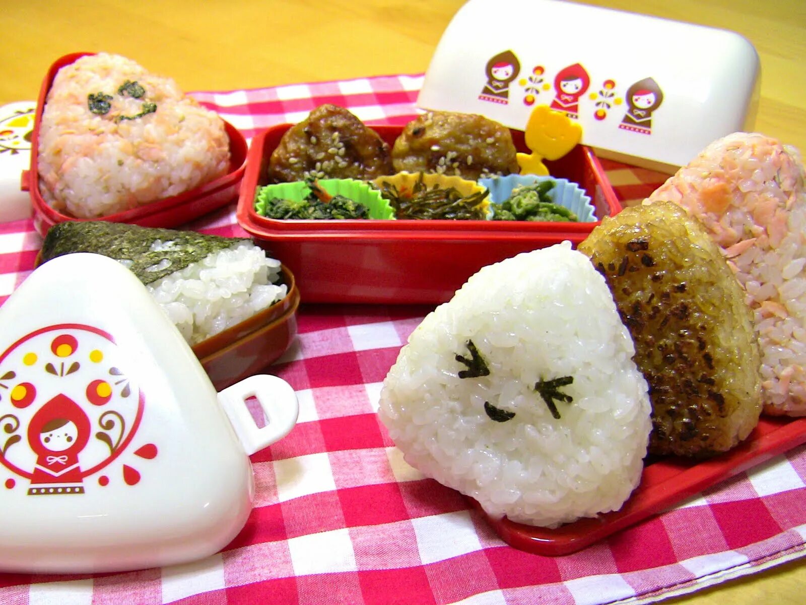 онигири с тунцом. онигири суши весла. онигири фуджи филадельфия. онигири красный. онигири прайм.