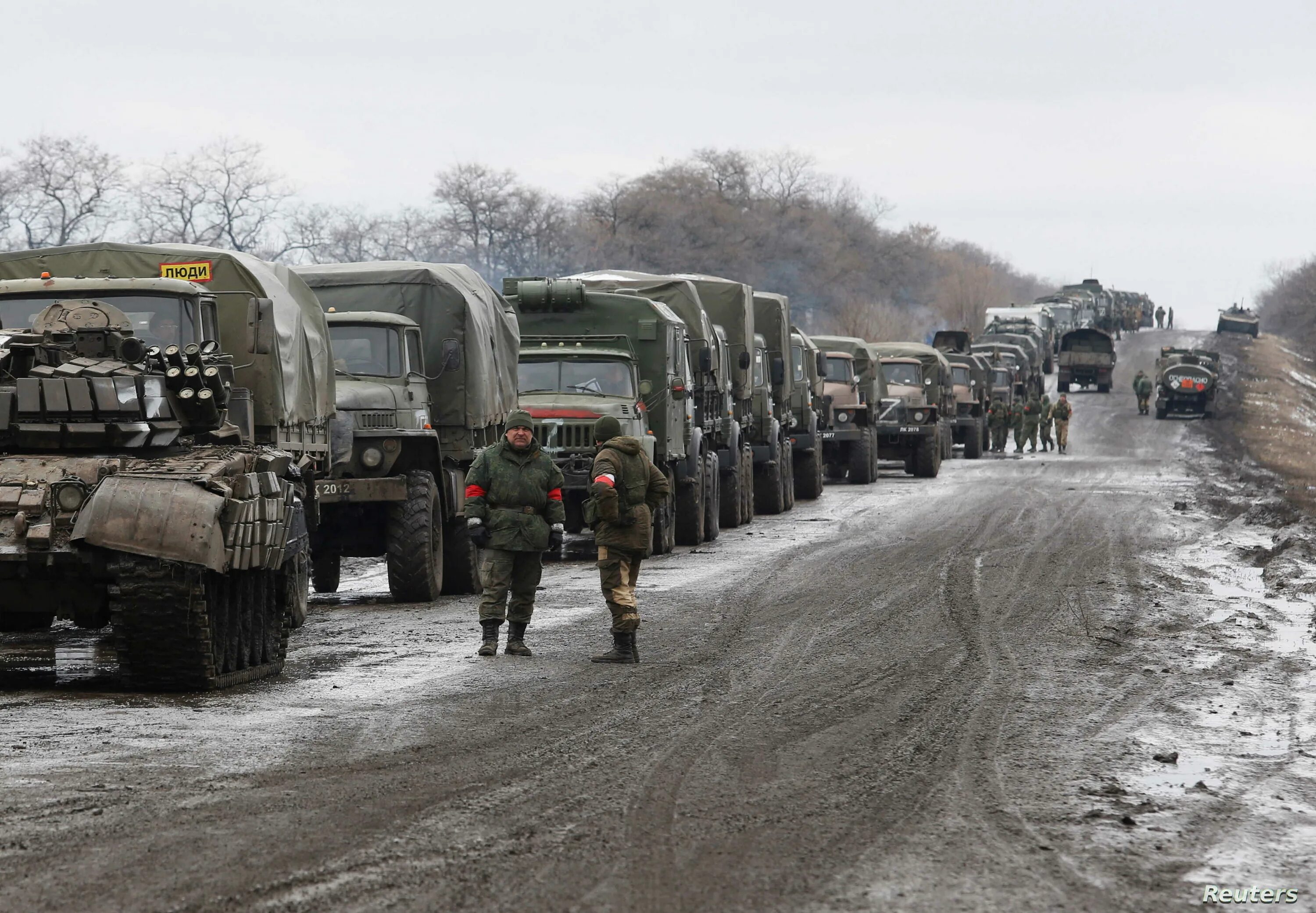 Колонна Российской техники. Колонна военной техники в Украине. Колонна российских войск на Украине. Российская Военная колонна на Украине. Украина 23.02 2024 г