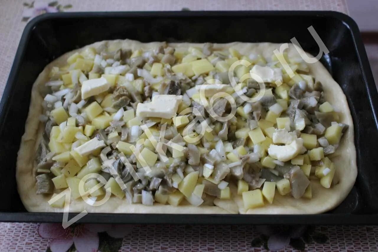 Начинка для пирожков с грибами. Крошка картошка с грибами и сыром. Папуцакья греческое блюдо из баклажанов. Начинка картофель с грибами. Картофельное пюре с грибами.