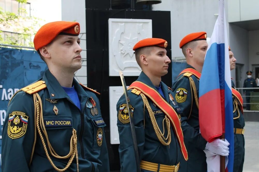 Главное управление МЧС России по Свердловской области. Начальник главного управления МЧС по Свердловской области. Фото ГУ МЧС России по Свердловской области. МЧС главный в Свердловской. Сайт гу мчс россии по свердловской