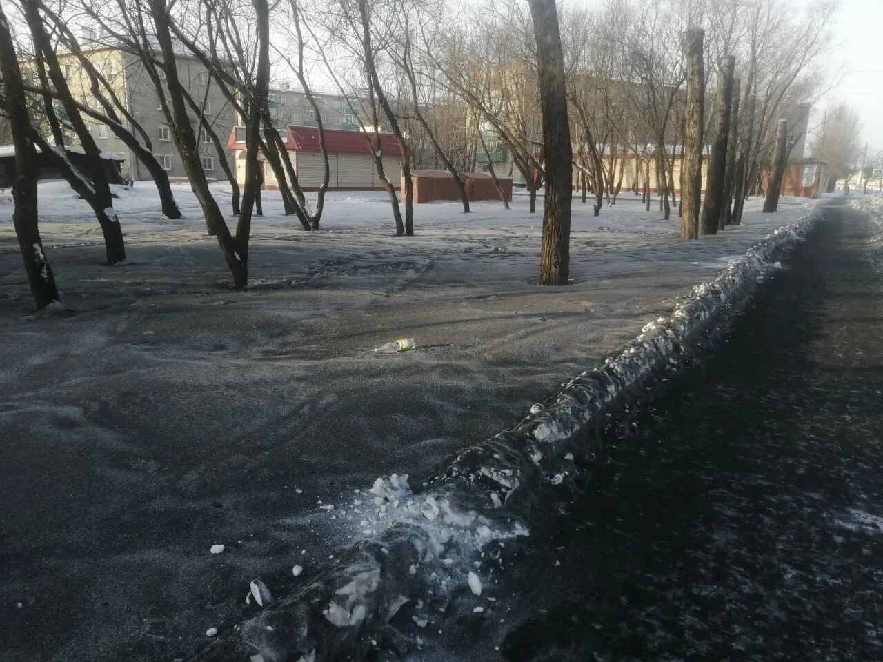 Бывает черный снег. Черный снег. Новосибирск черный снег. Киселевск черный снег. Череповец черный снег.