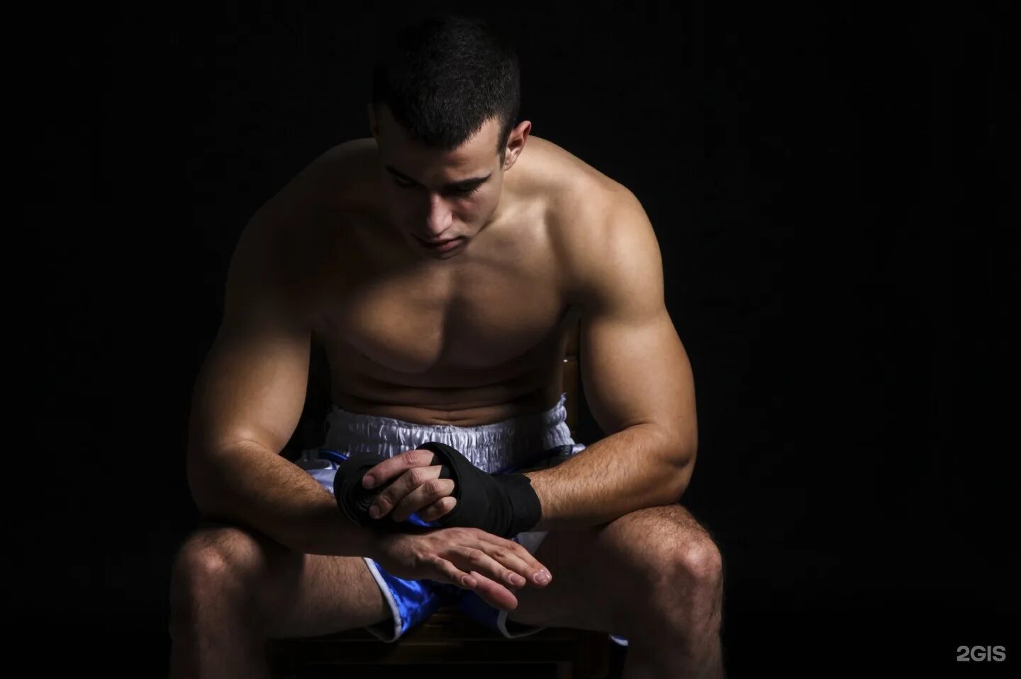 Hand-to-hand Fighter. Urban Fight рукопашный бой Новосибирск. Man preparing for Fight. Hand to hand Fighter man photo Wallpaper.