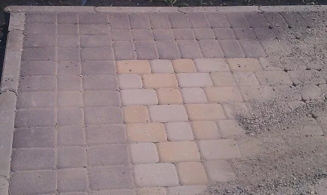 Как удалить тротуарную плитку. Высолы на тротуарной плитке. высолы на брусчатке. очистить тротуарную плитку. очистка брусчатки механически.