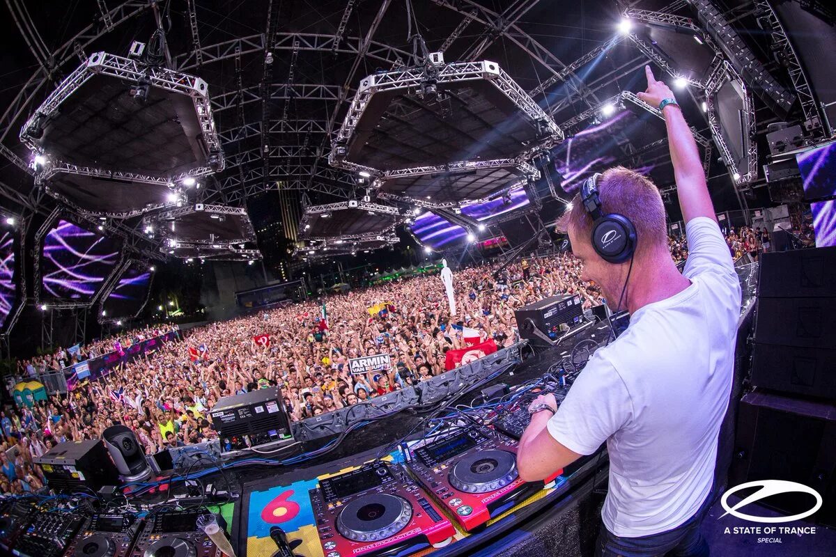 дж тиесто. Dj за пультом. крутой диджей. Agraba артист диджей. Dj feel.