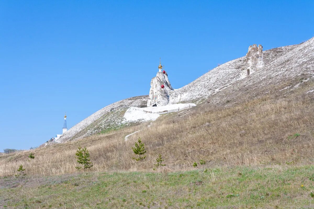 Костомарово монастырь сайт. Спасский храм Костомарово. Костомаровский женский монастырь Воронежская область. Церковь в Костомарово Воронежской области. Спасский Костомаровский пещерный женский монастырь.